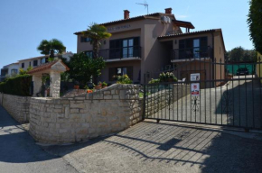  Apartments and Rooms Viktorija  Винкуран 
